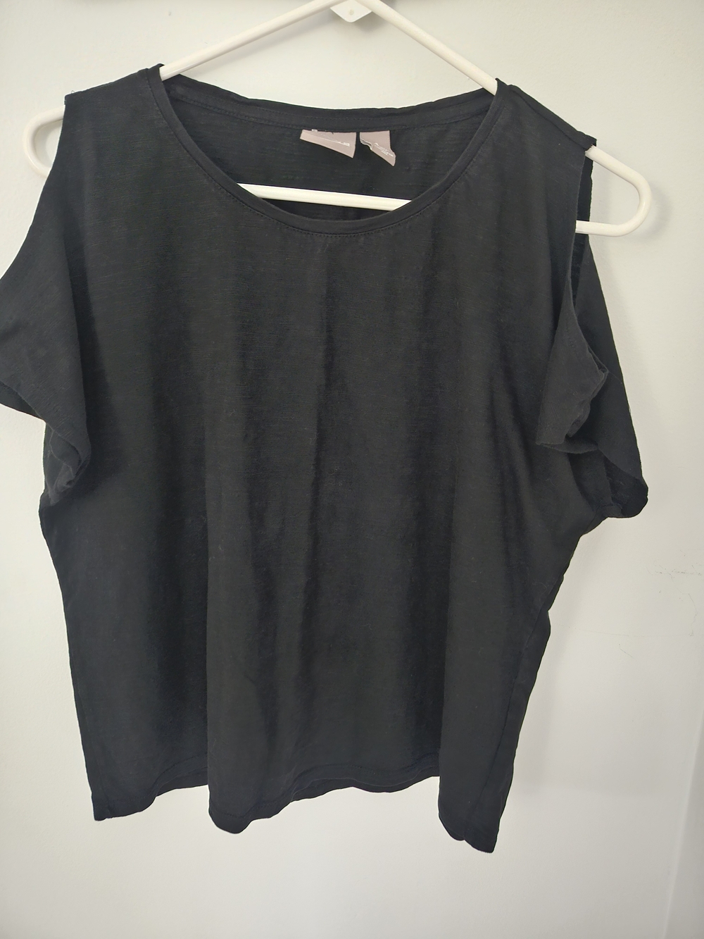Chico's Black Short-Sleeve Cold-Shoulder Tee
